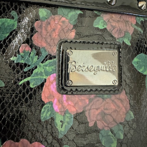 Betsey Johnson Black Floral Wristlet Betseyville - Picture 2 of 7